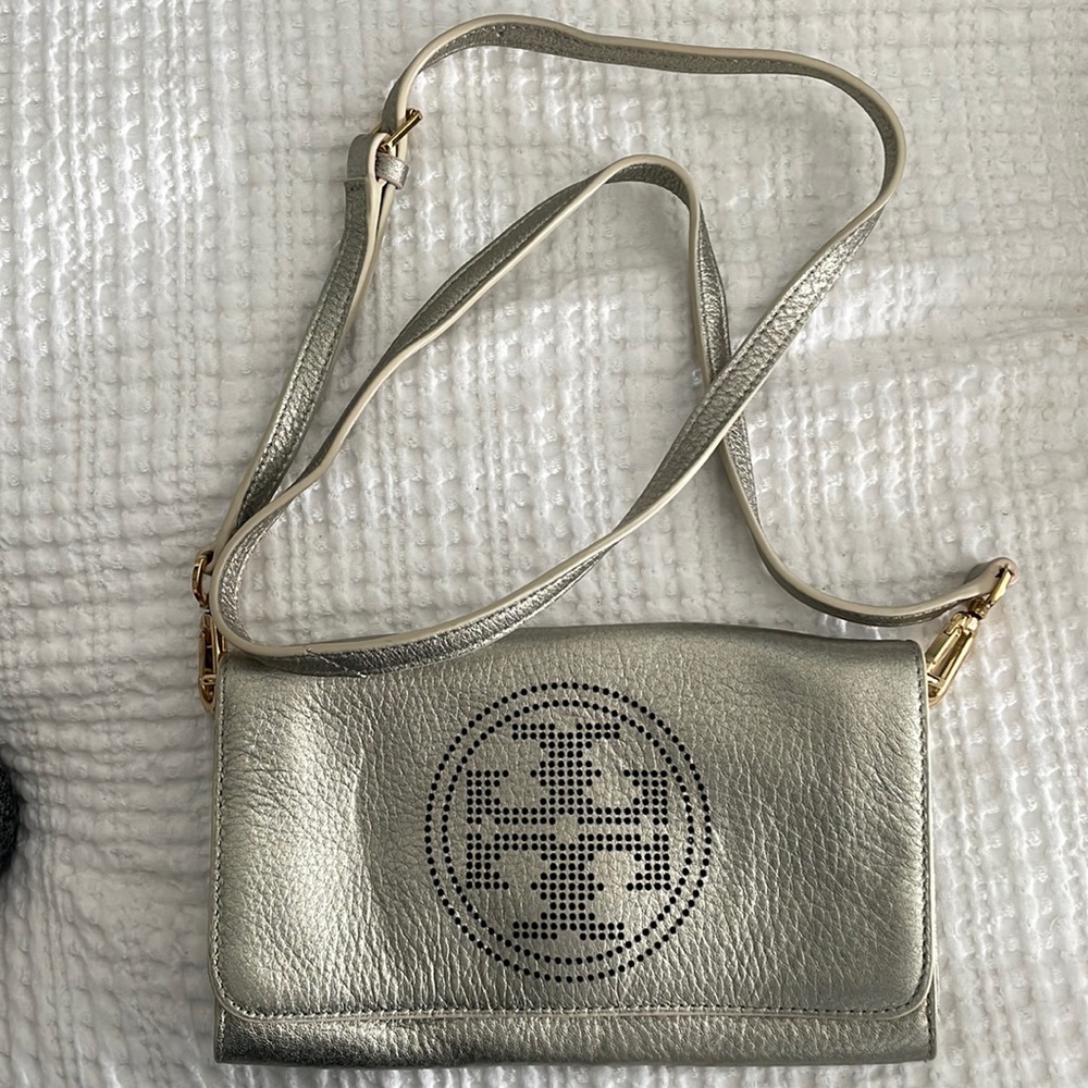 Tory Burch cross body bag in champagne strap extends to 22 length